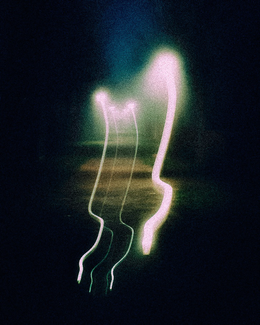 Lichtspuren in der Dunkelheit
