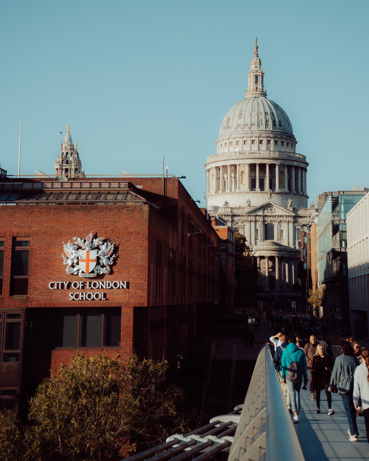 St Paul’s Cathedral über einer belebten Rampe